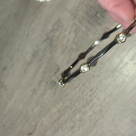 2 Bracelets - Picture 3 of 6